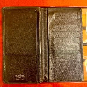 👠SOLD ON EBAY👠 Louis Vuitton Taiga Checkbook